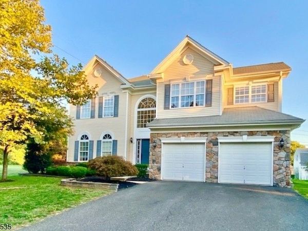 24 Skurka Ct, Sayreville, NJ 08872