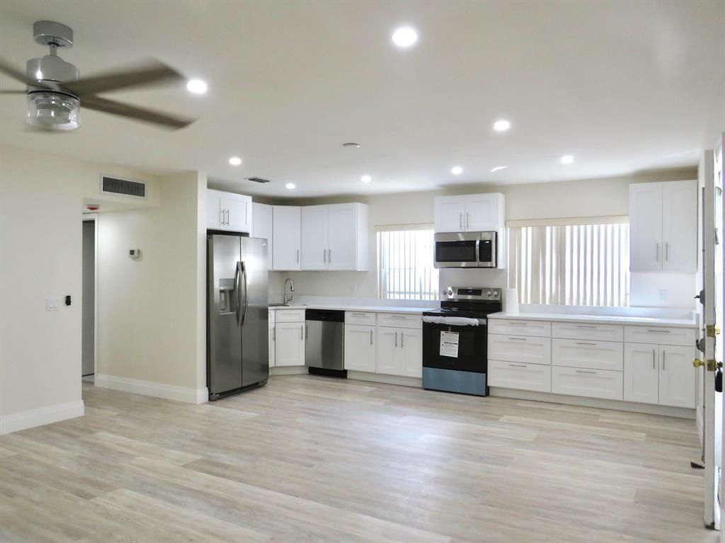 557 Burgundy L, Unit 557, Delray Beach, FL 33484 Photo