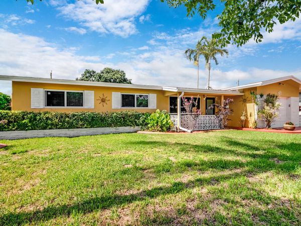 6760 SW 11TH Street, Pembroke Pines, FL 33023