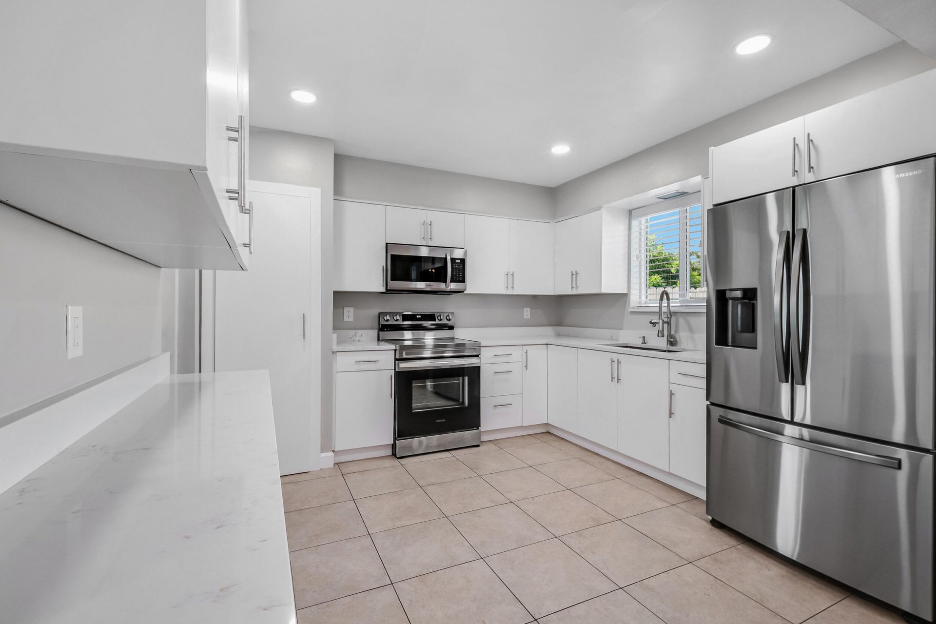 6760 SW 11th Street, Pembroke Pines, FL 33023 Photo