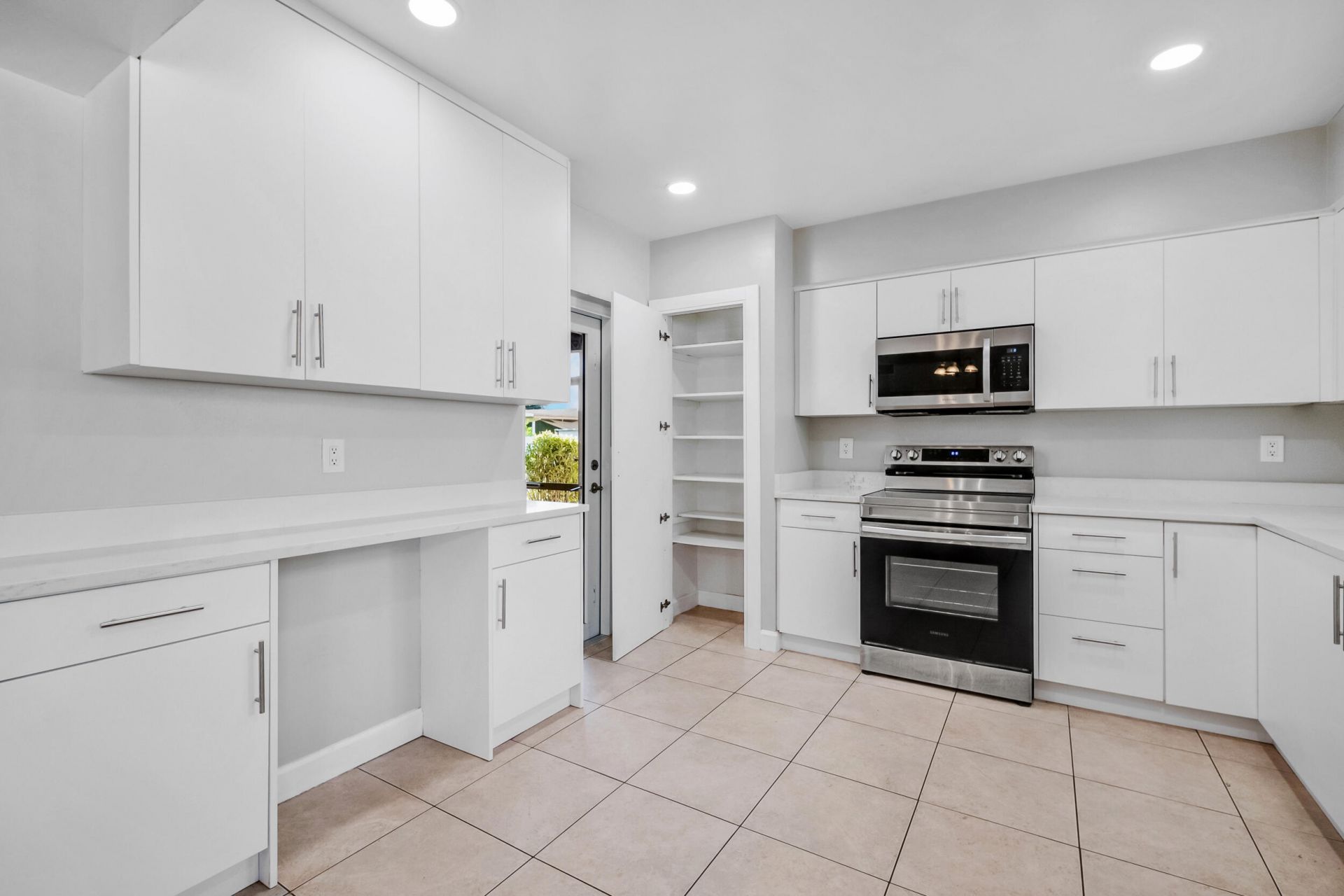 6760 SW 11th Street, Pembroke Pines, FL 33023 Photo