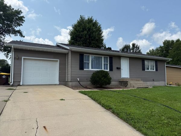 1002 Battles Drive, Maquoketa, IA 52060