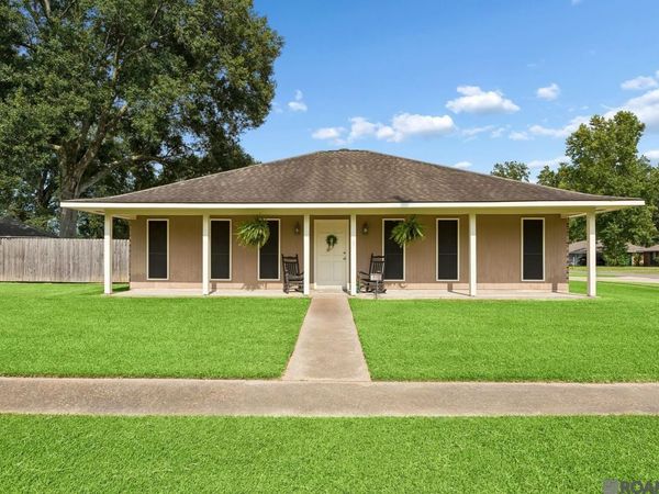 3214 Cedar St, Zachary, LA 70791