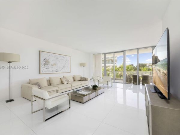 801 S Pointe Dr , Unit 301, Miami Beach, FL 33139