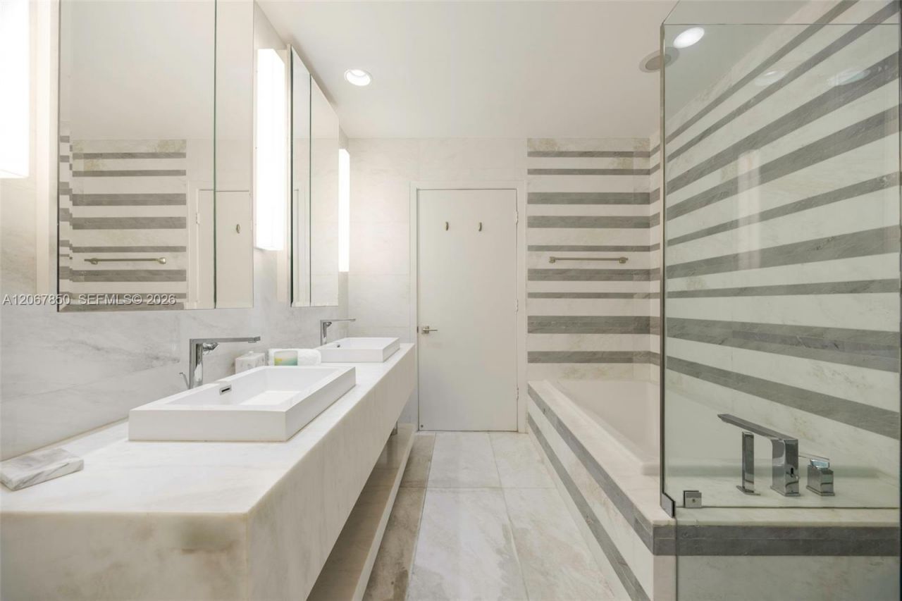 801 S Pointe Dr , Unit 301, Miami Beach, FL 33139 Photo