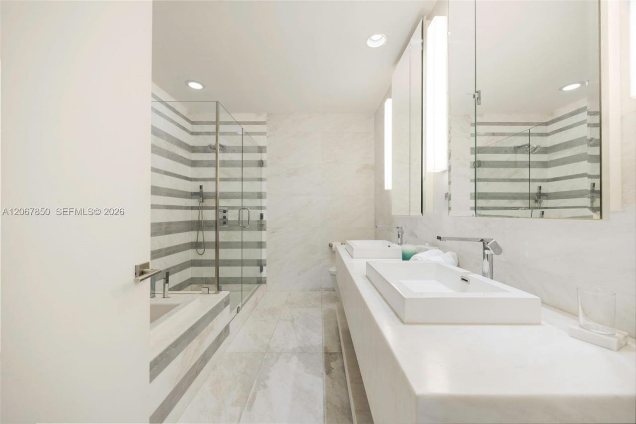 801 S Pointe Dr , Unit 301, Miami Beach, FL 33139 Photo