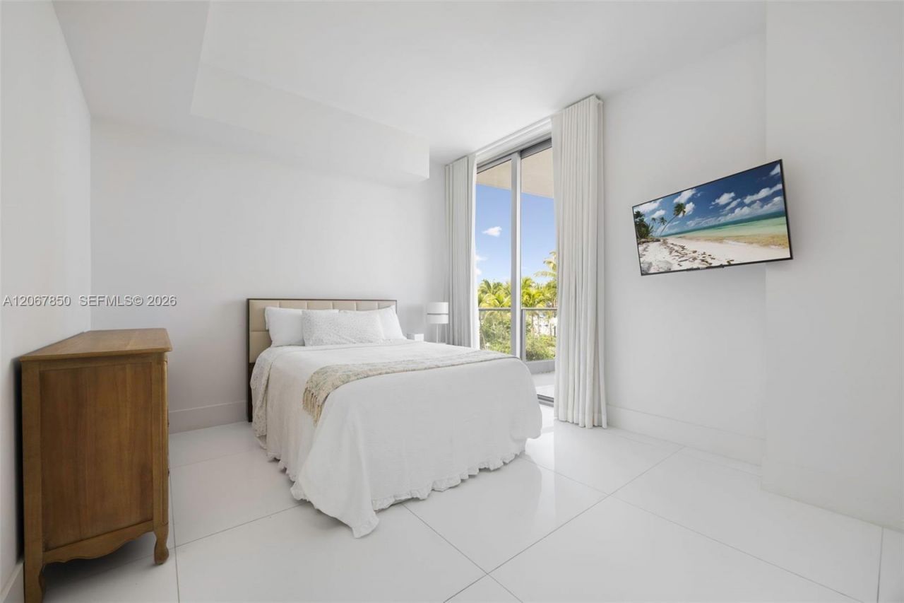 801 S Pointe Dr , Unit 301, Miami Beach, FL 33139 Photo