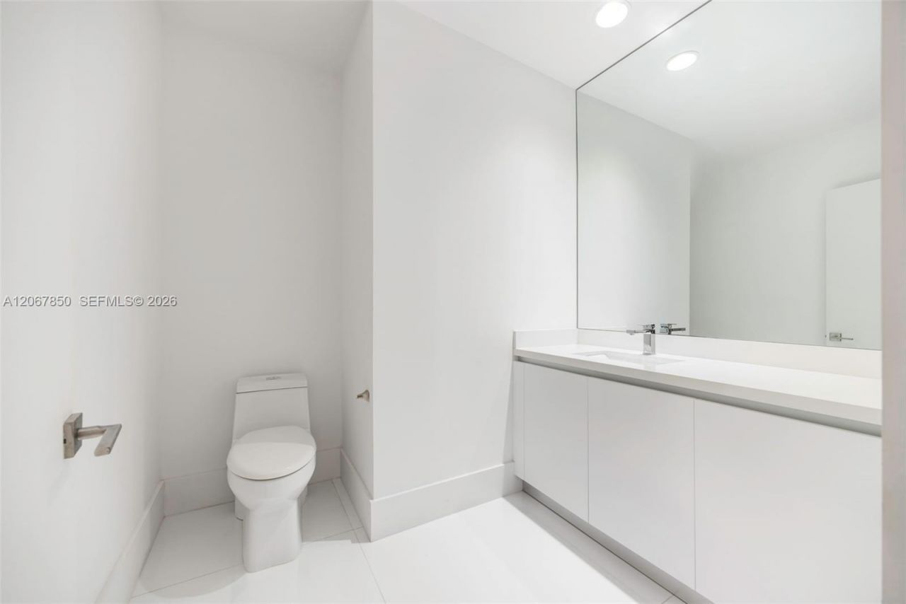 801 S Pointe Dr , Unit 301, Miami Beach, FL 33139 Photo