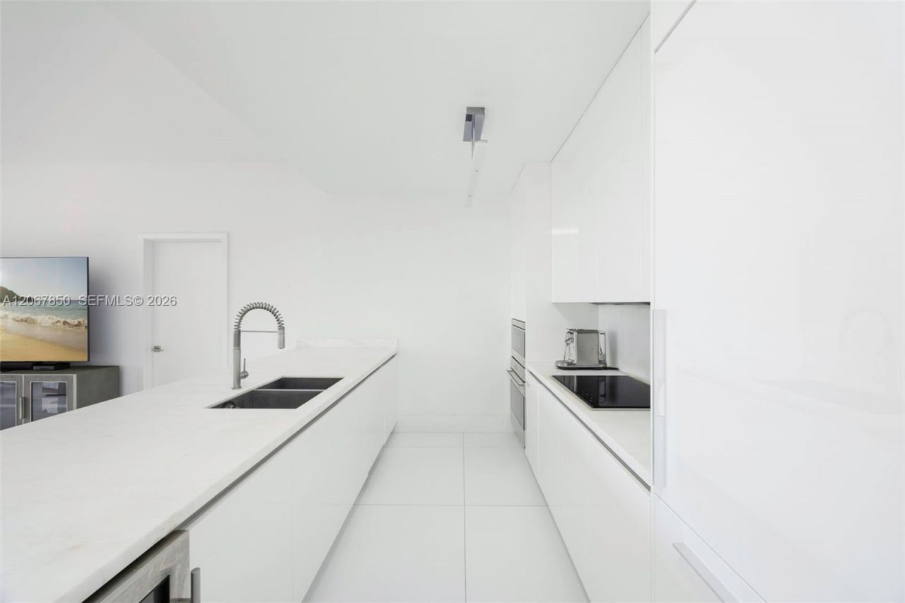 801 S Pointe Dr , Unit 301, Miami Beach, FL 33139 Photo