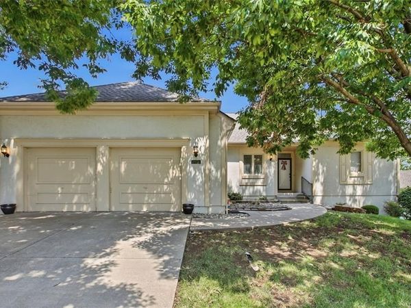 7924 W 118th Terrace, Overland Park, KS 66210