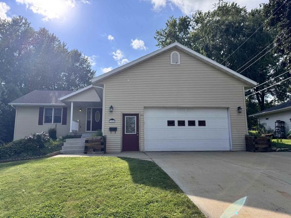 308 S Lindsey Street, Dodgeville, WI 53533