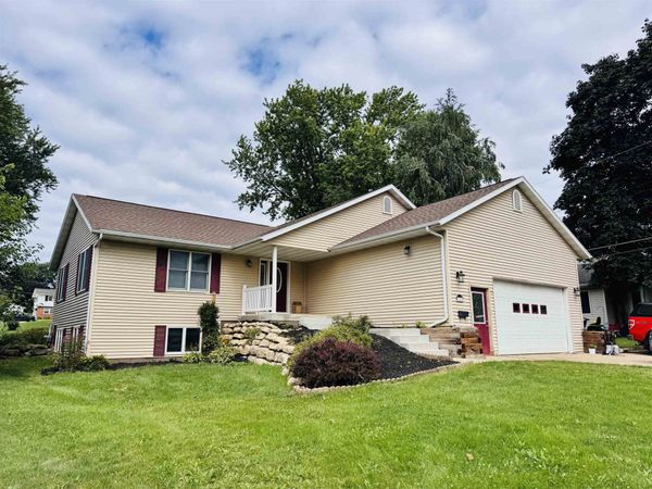 308 S Lindsey Street, Dodgeville, WI 53533