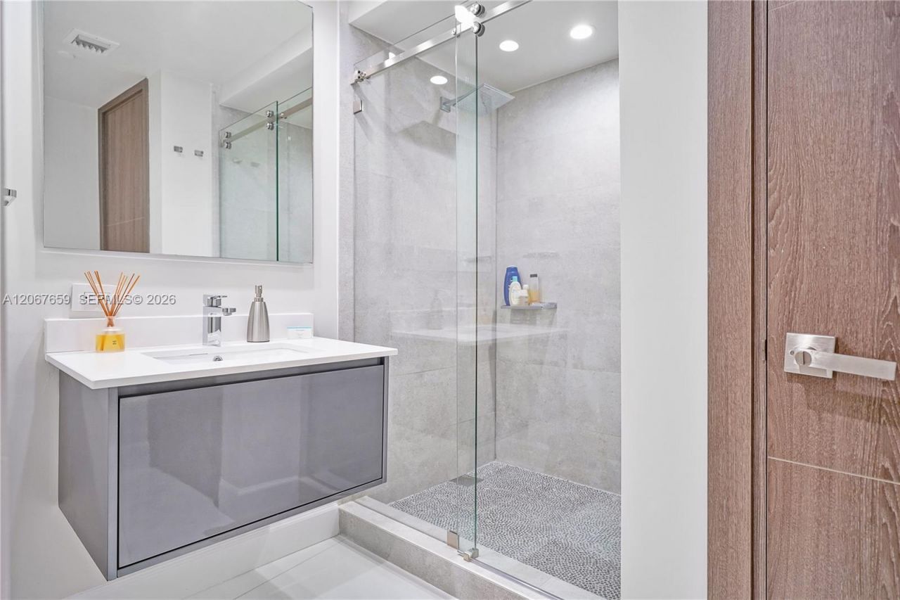 901 Brickell Key Blvd, Unit 2507, Miami, FL 33131 Photo