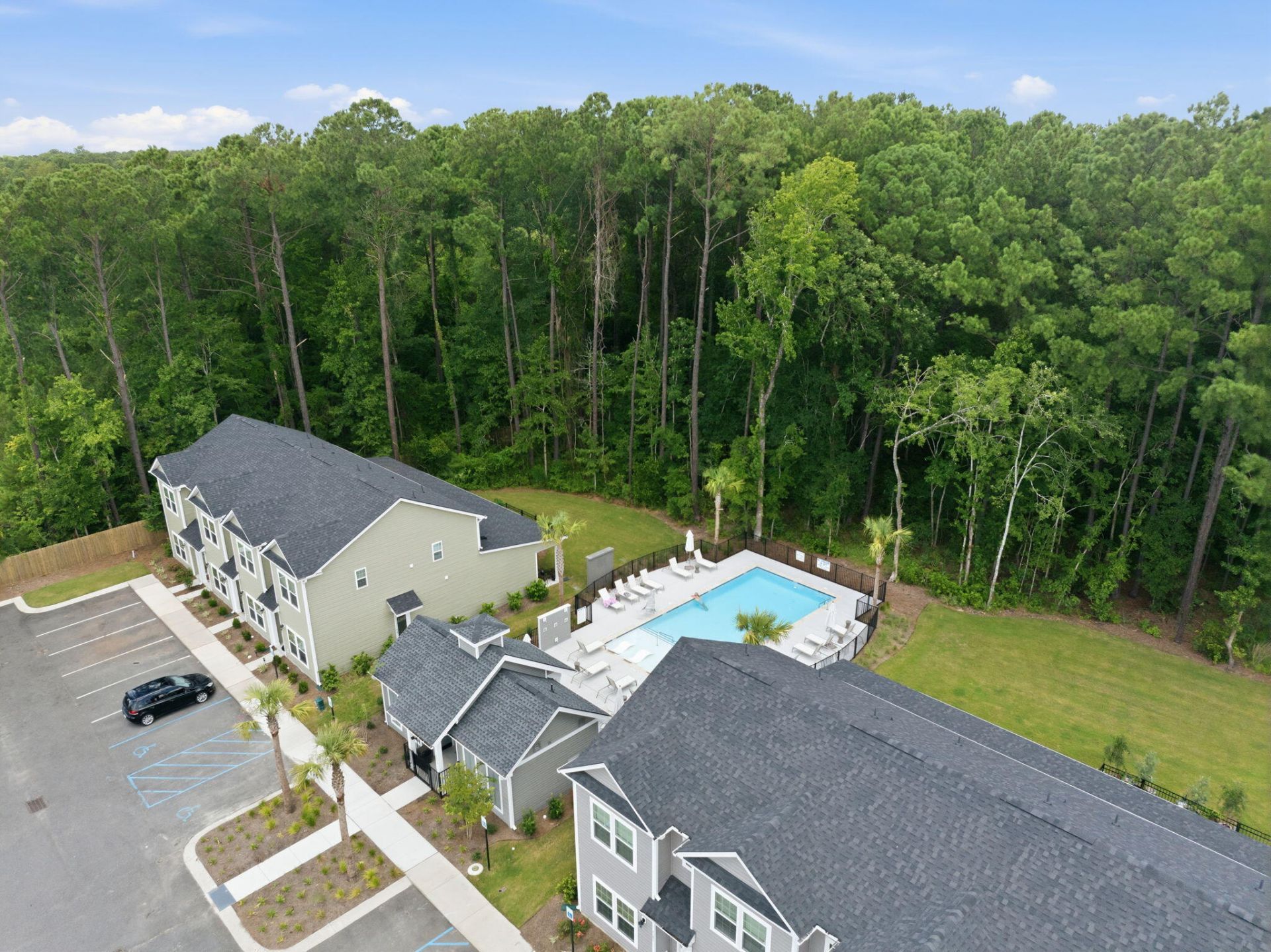 201 Twin Rivers Drive Photo 10