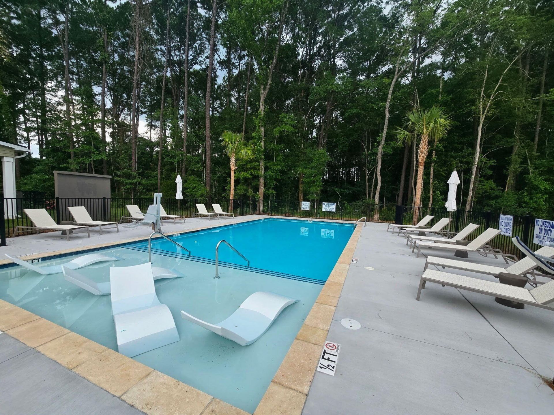 201 Twin Rivers Drive Photo 12