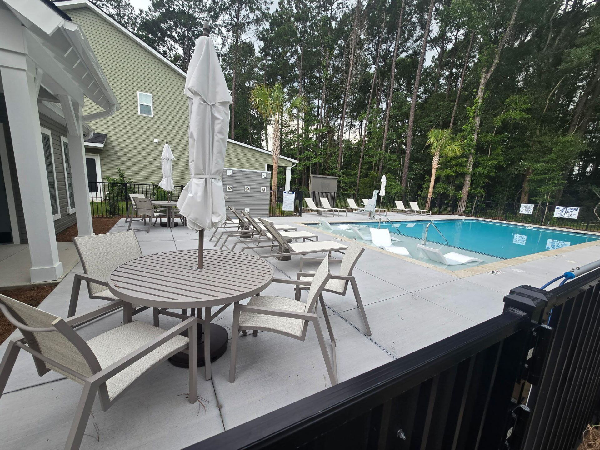 201 Twin Rivers Drive Photo 13