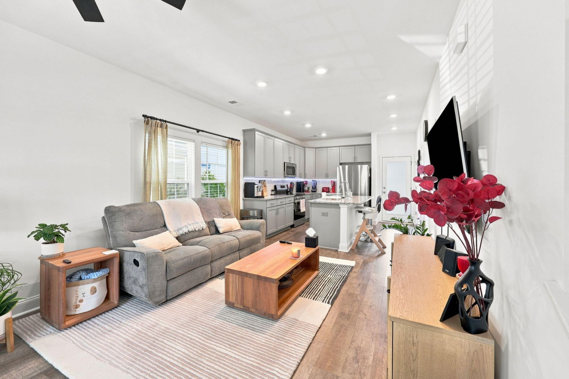 201 Twin Rivers Drive Photo 23