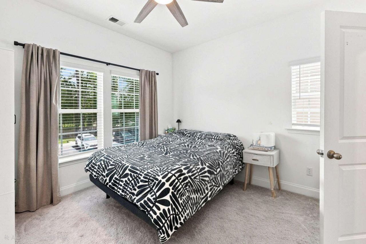 201 Twin Rivers Drive Photo 32