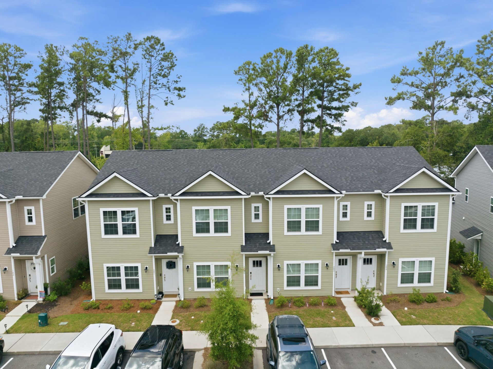 201 Twin Rivers Drive Photo 5