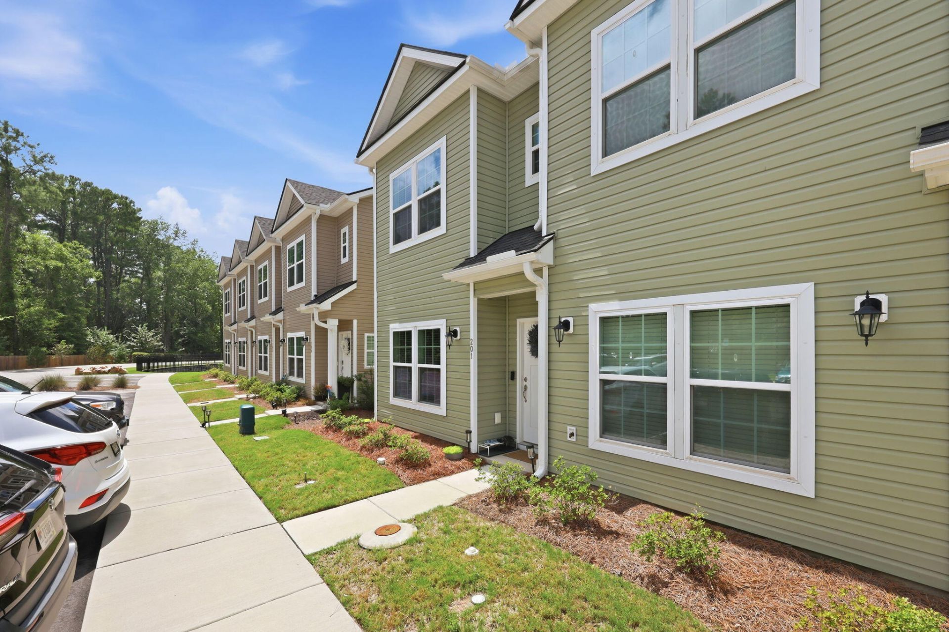 201 Twin Rivers Drive Photo 6