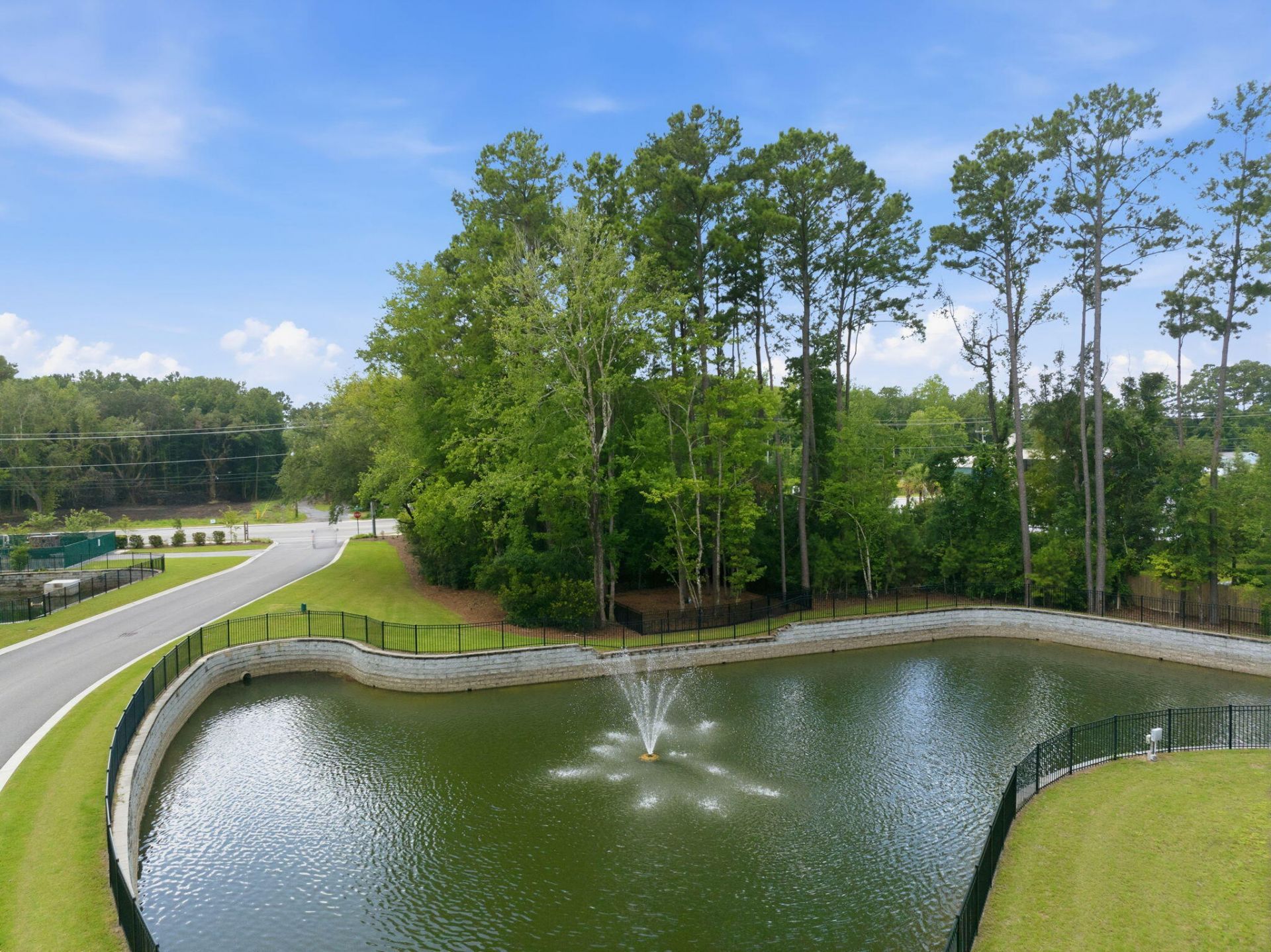 201 Twin Rivers Drive Photo 8