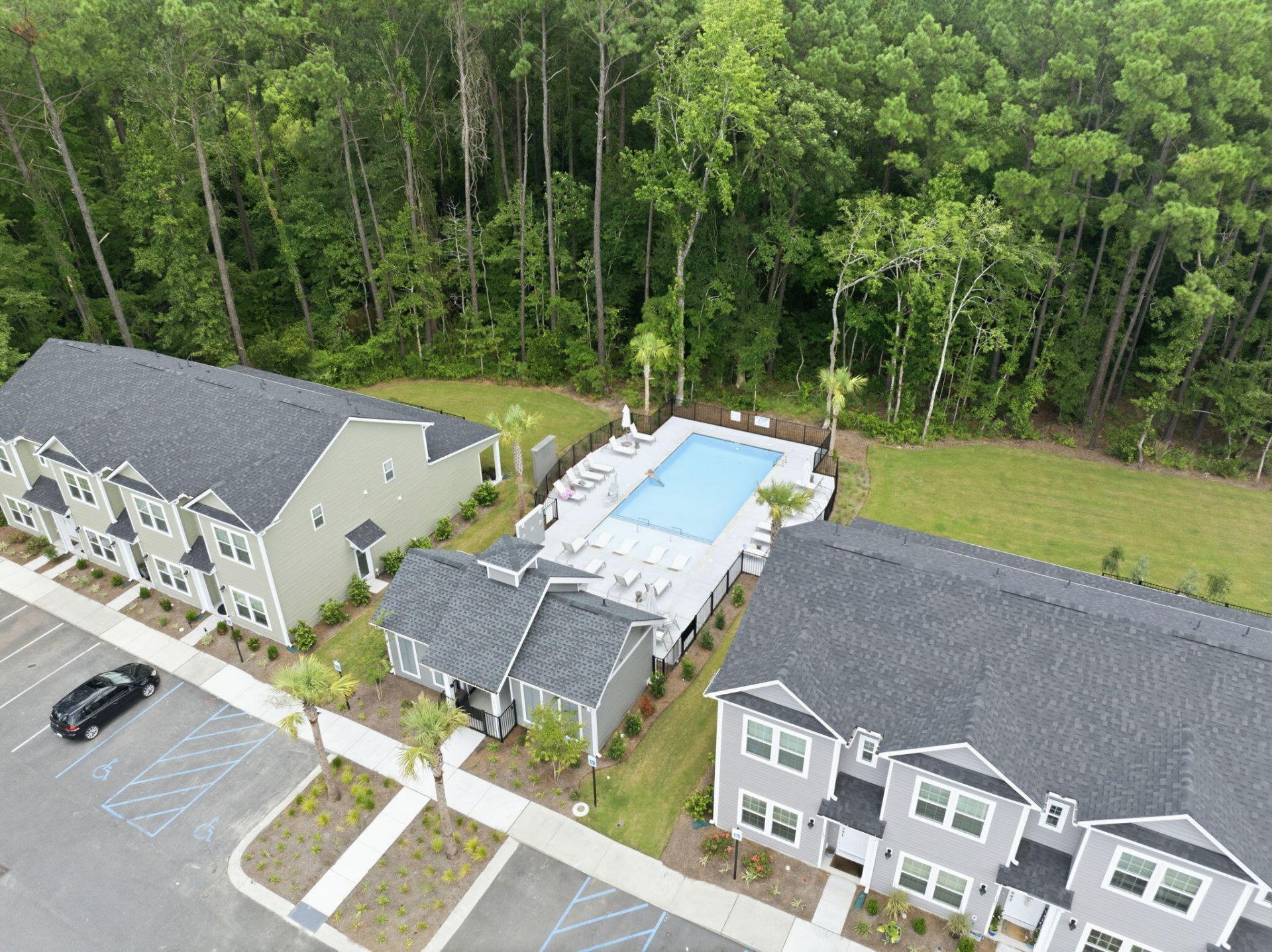 201 Twin Rivers Drive Photo 9