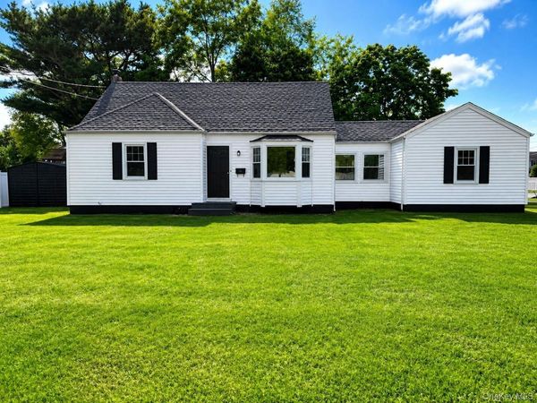 392 3rd Avenue, Bayport, NY 11705