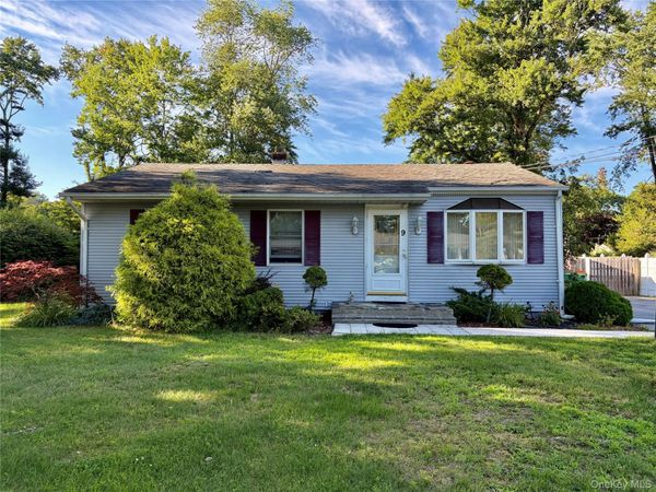9 Ash Lane , Hyde Park, NY 12538