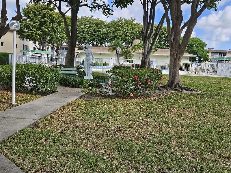 300 Village Green Circle S, Unit 114, Palm Springs, FL 33461 Photo