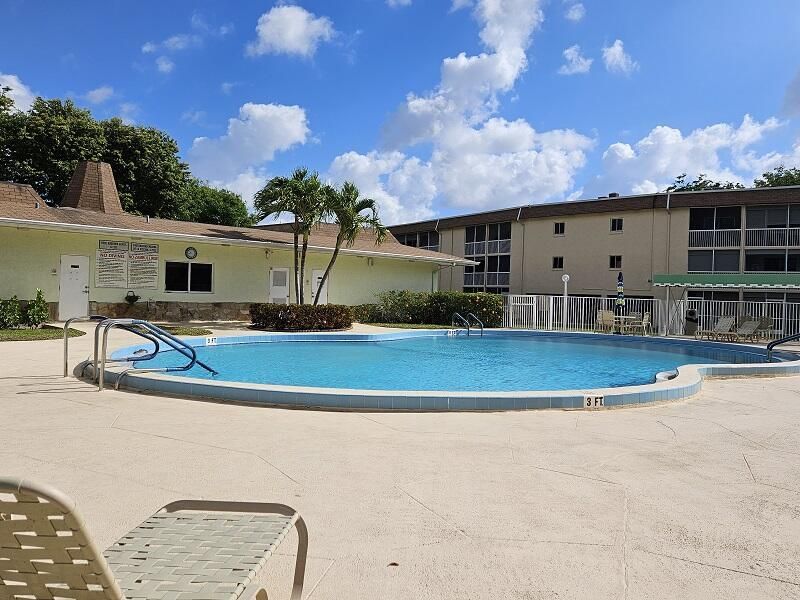 300 Village Green Circle S, Unit 114, Palm Springs, FL 33461 Photo