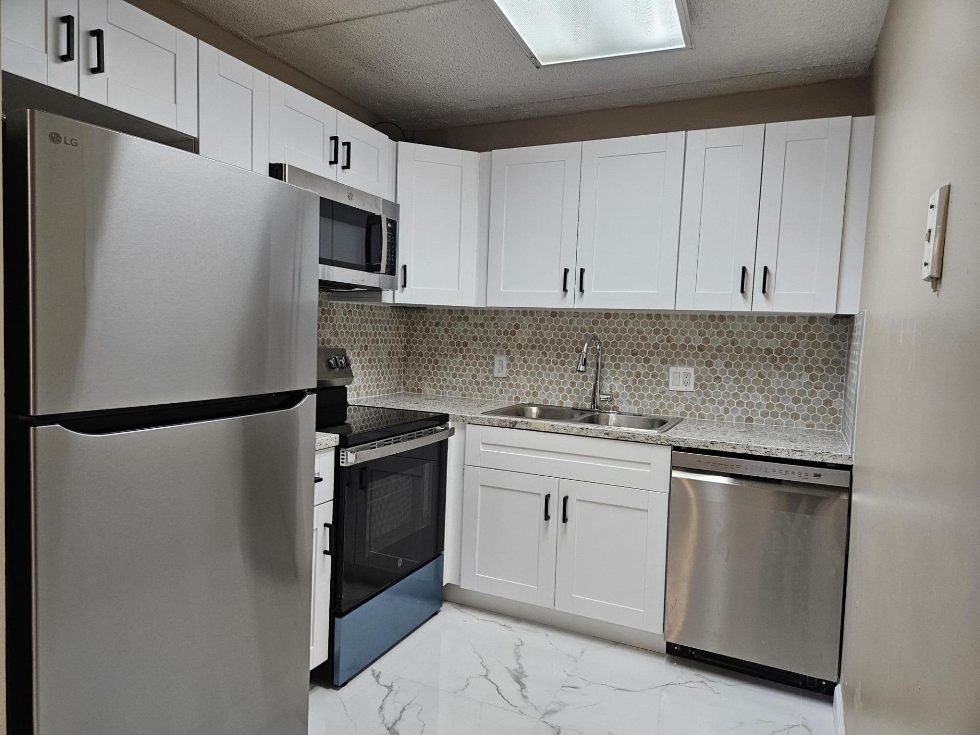 300 Village Green Circle S, Unit 114, Palm Springs, FL 33461 Photo
