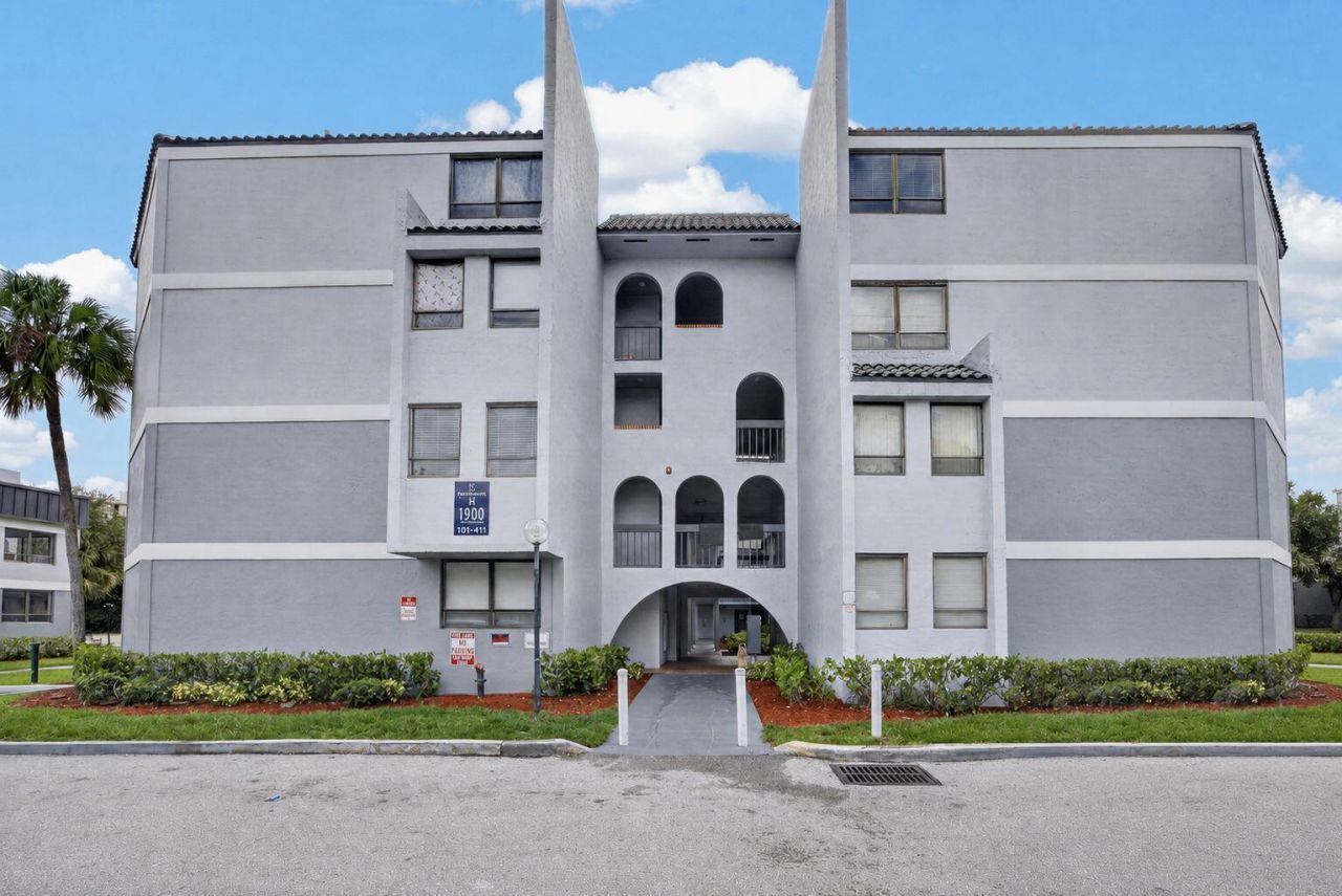1900 N Congress Avenue, Unit 201, West Palm Beach, FL 33401 Photo