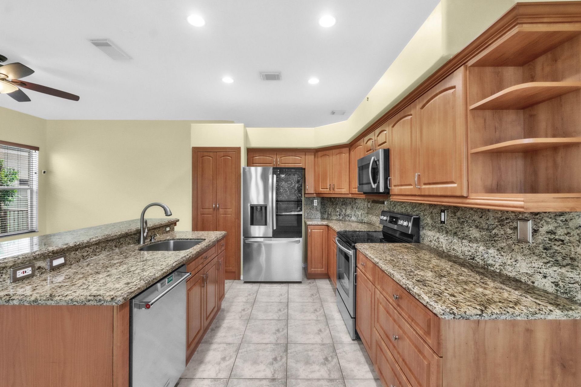 2325 NW 186th Avenue, Pembroke Pines, FL 33029 Photo