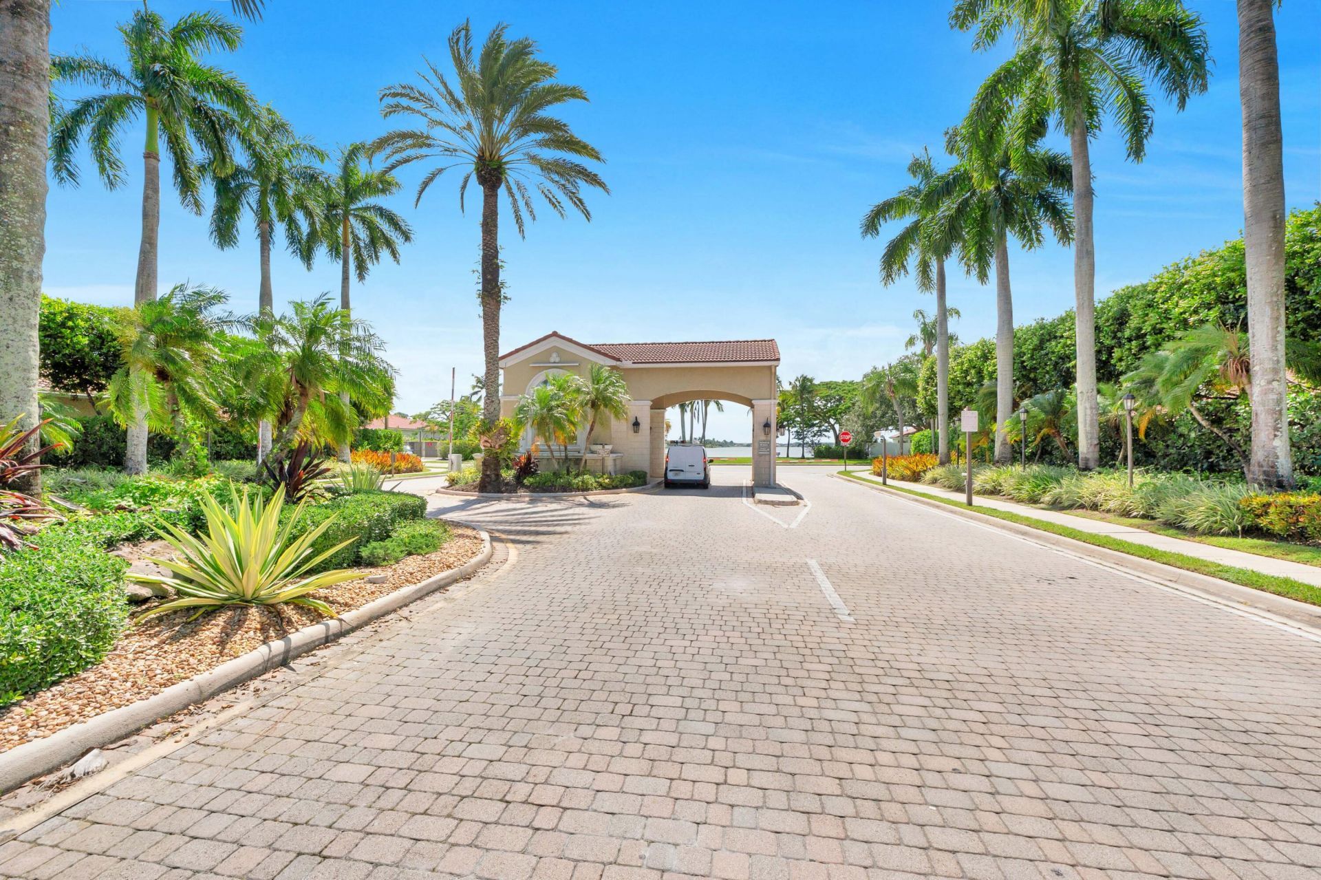 2325 NW 186th Avenue, Pembroke Pines, FL 33029 Photo