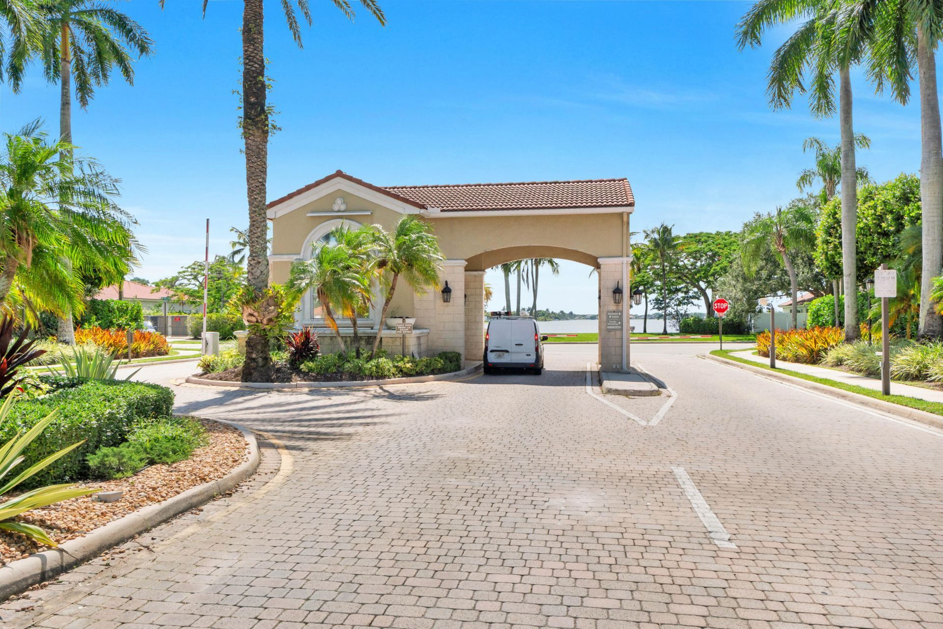 2325 NW 186th Avenue, Pembroke Pines, FL 33029 Photo