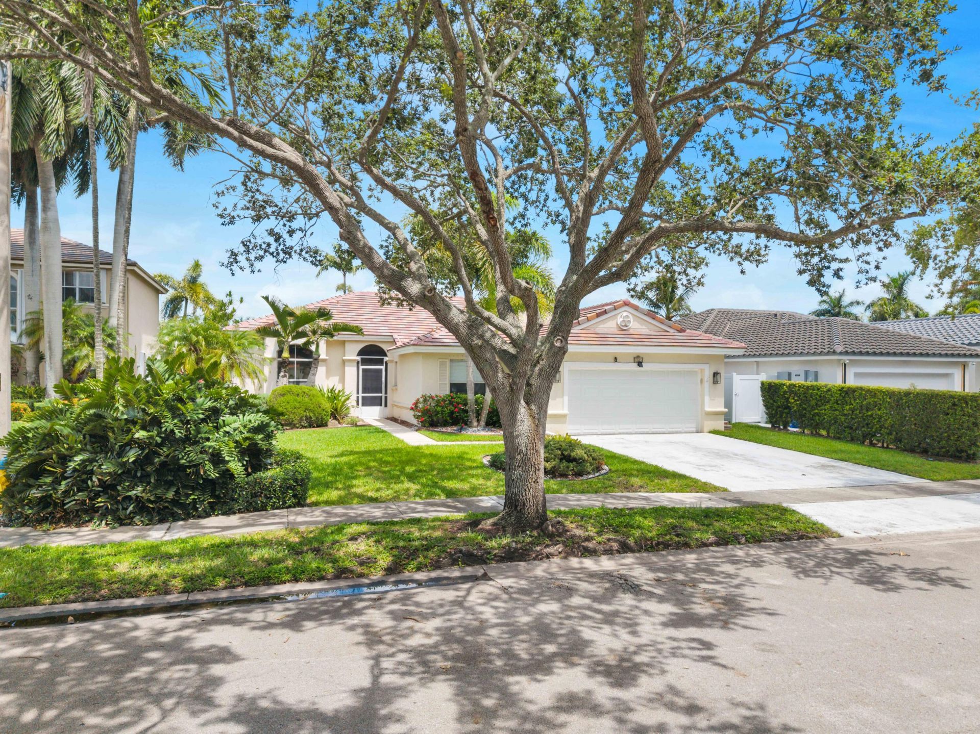 2325 NW 186th Avenue, Pembroke Pines, FL 33029 Photo