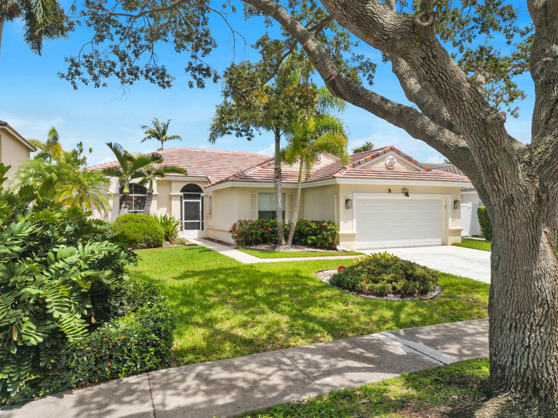 2325 NW 186th Avenue, Pembroke Pines, FL 33029 Photo