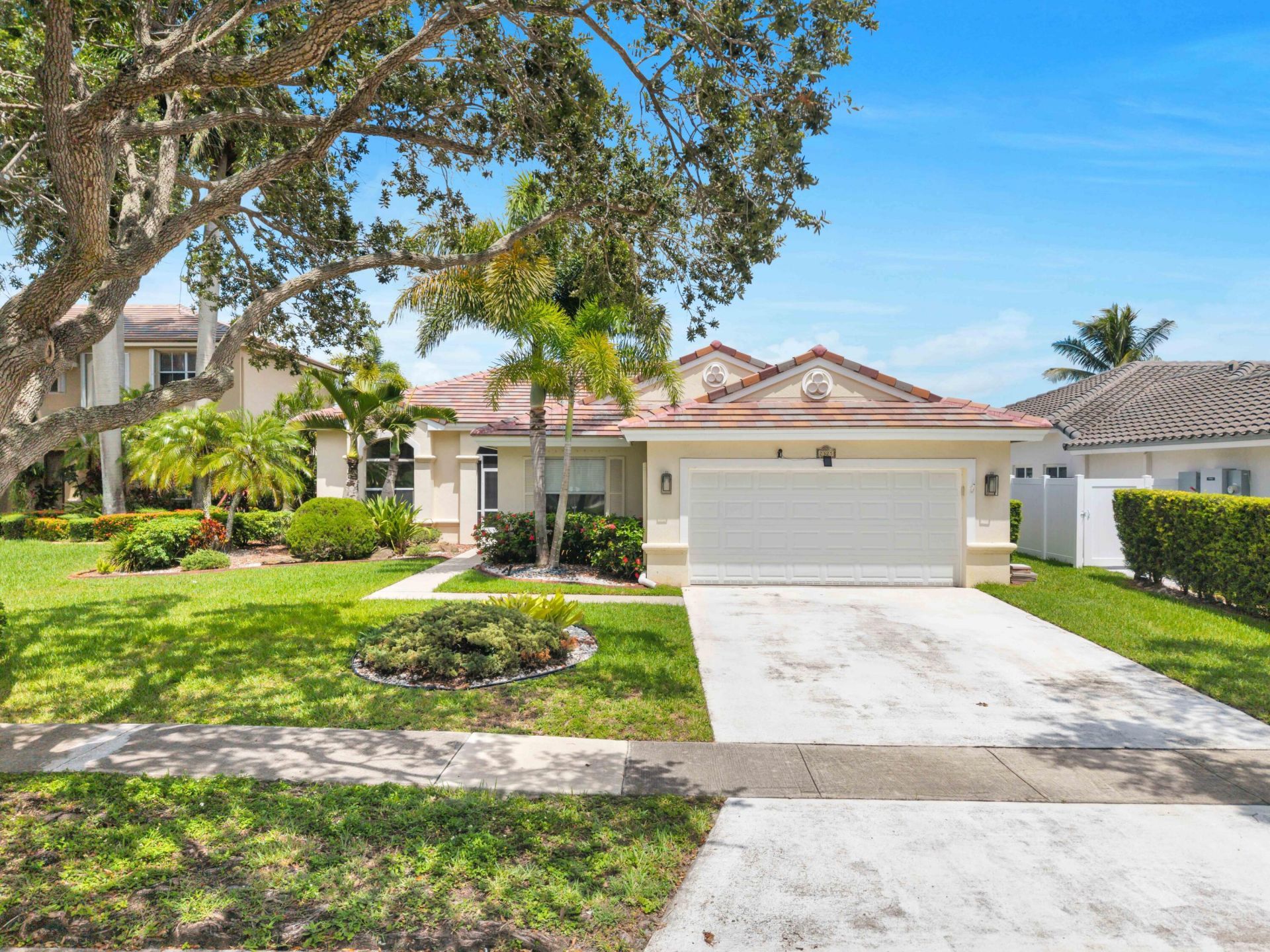 2325 NW 186th Avenue, Pembroke Pines, FL 33029 Photo