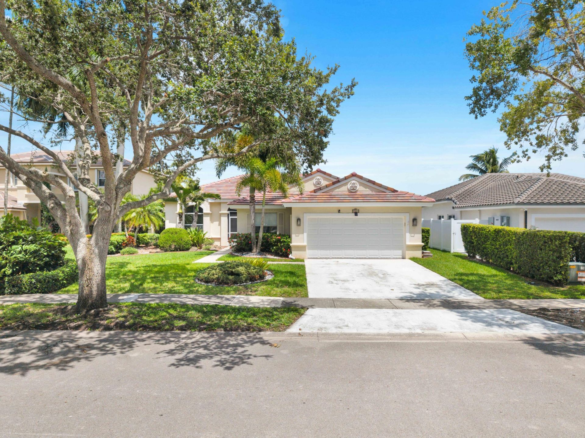 2325 NW 186th Avenue, Pembroke Pines, FL 33029 Photo
