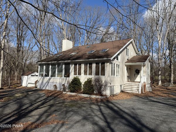 811 Paddock Court , Hawley, PA 18428