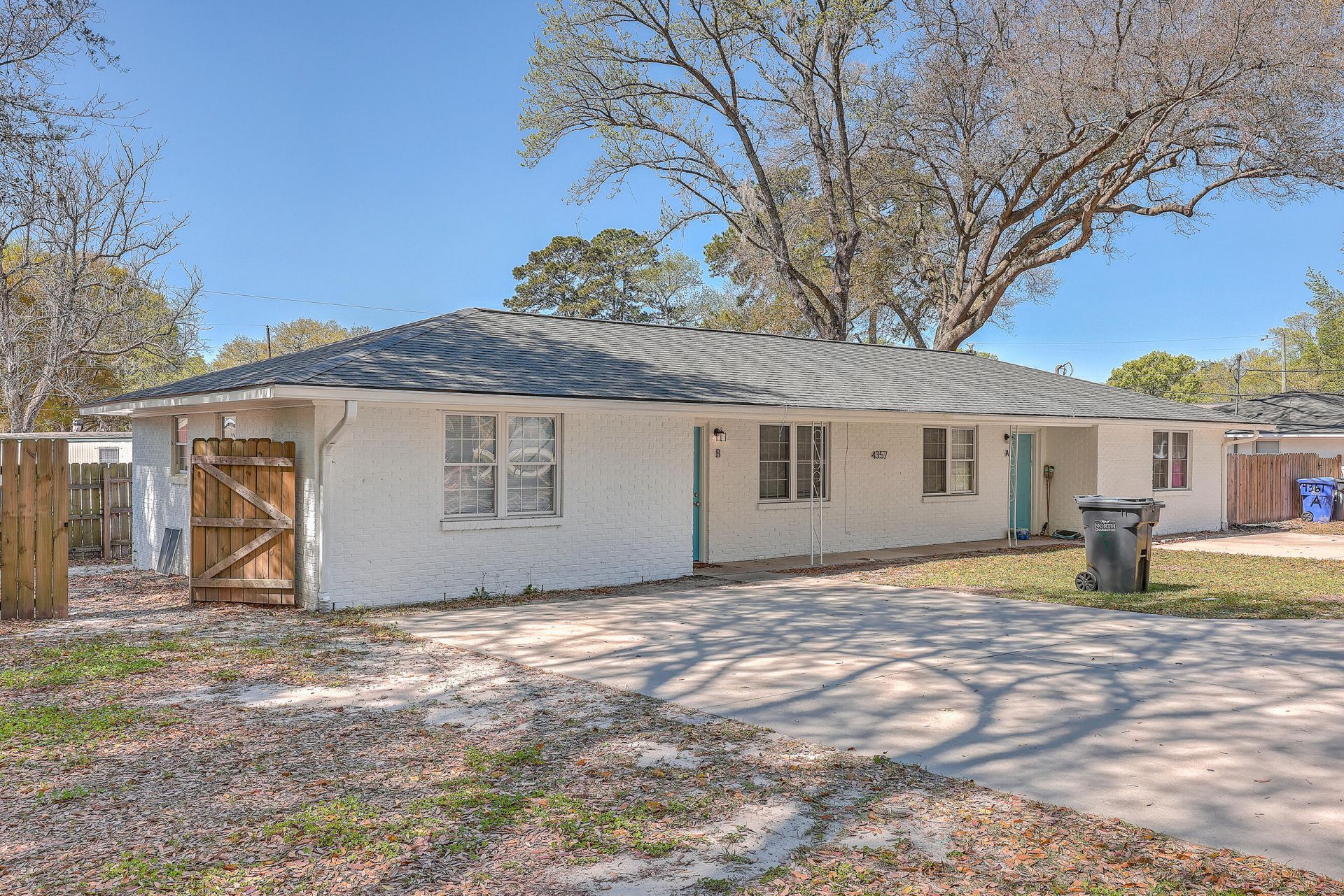 4345 Leslie Street Photo 16