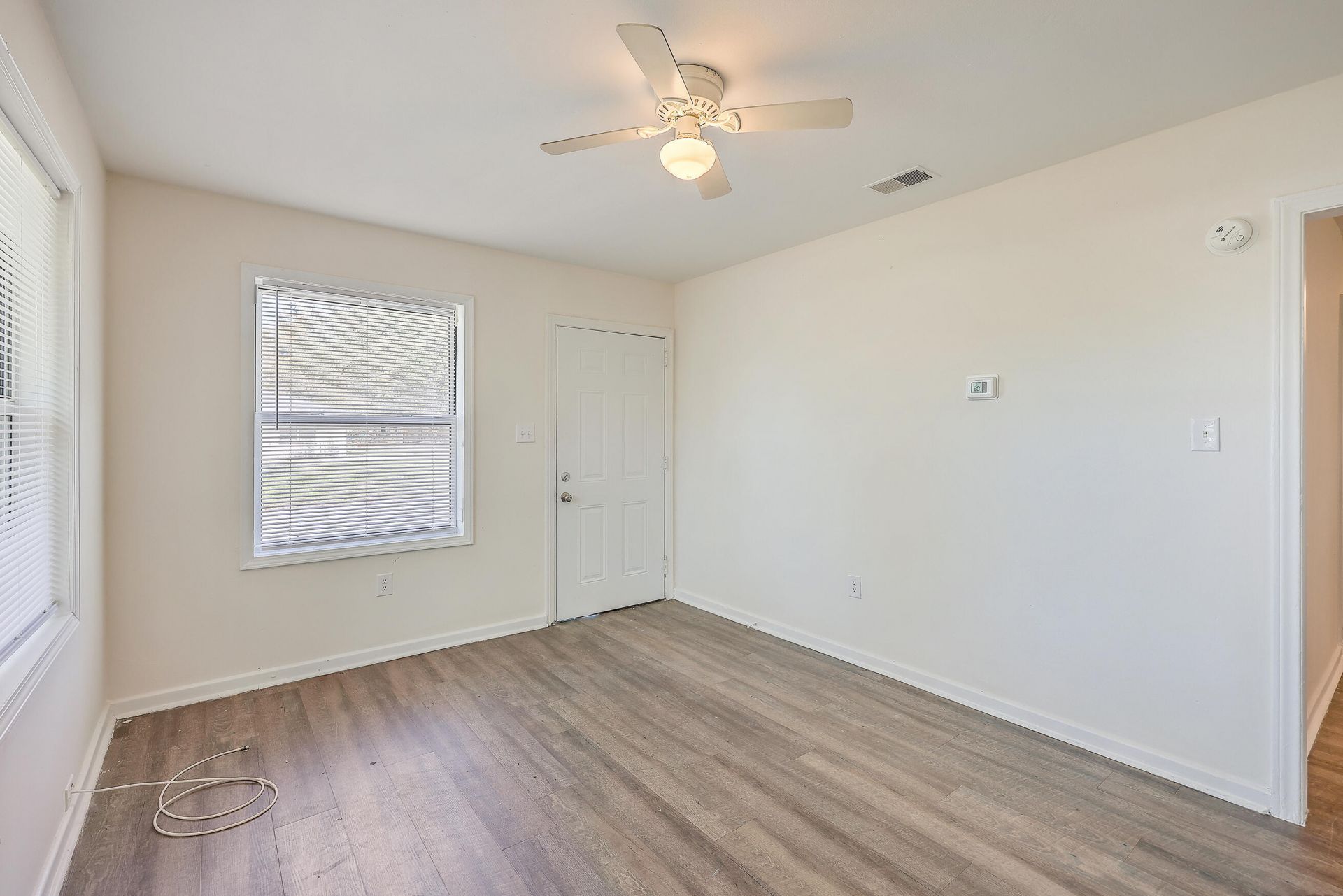 4345 Leslie Street Photo 20