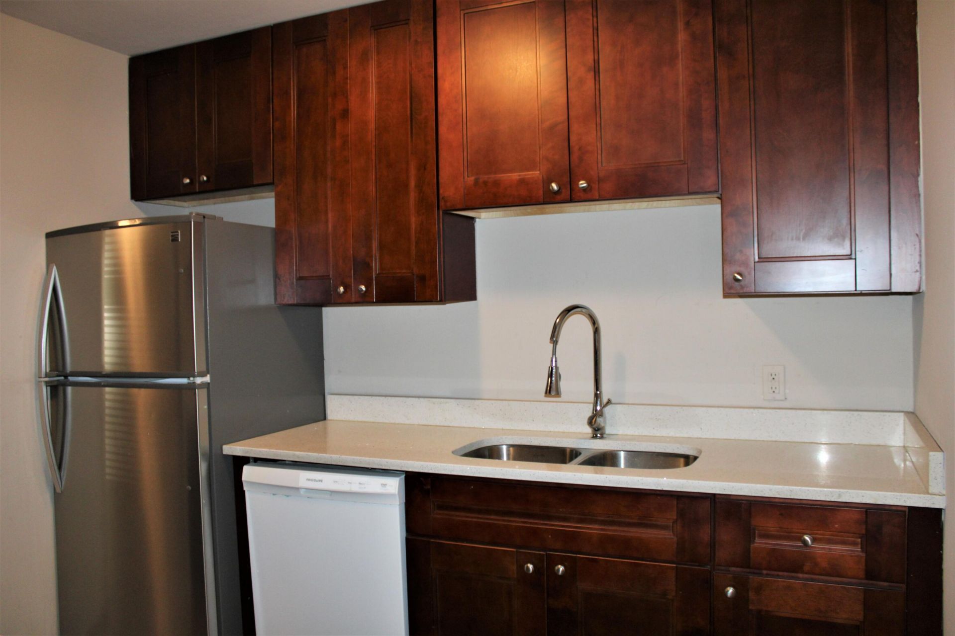 4345 Leslie Street Photo 22