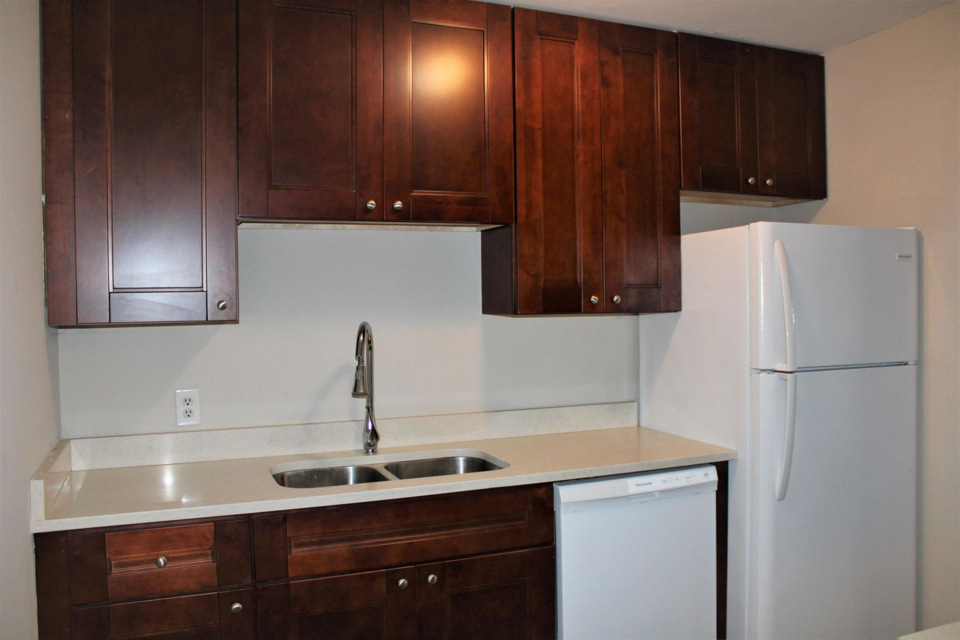 4345 Leslie Street Photo 24