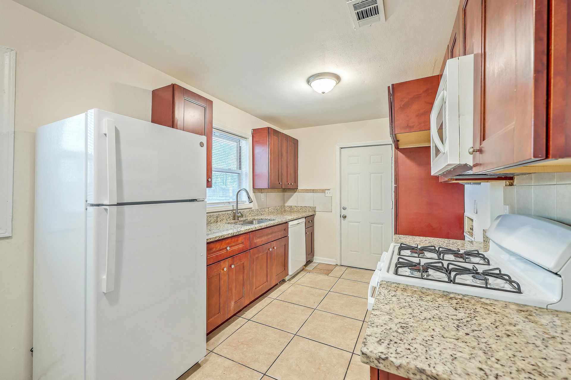 4345 Leslie Street Photo 25