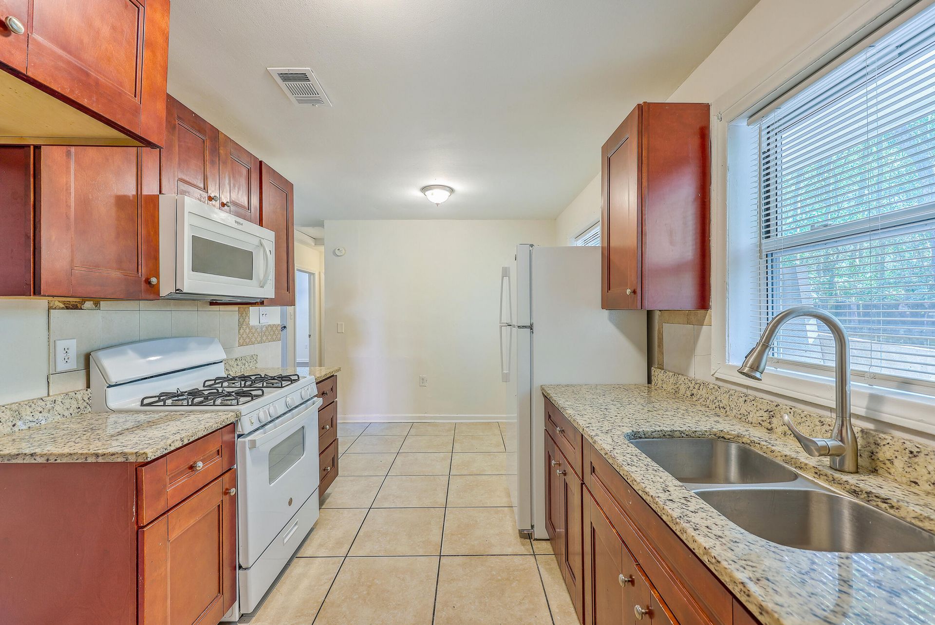 4345 Leslie Street Photo 26