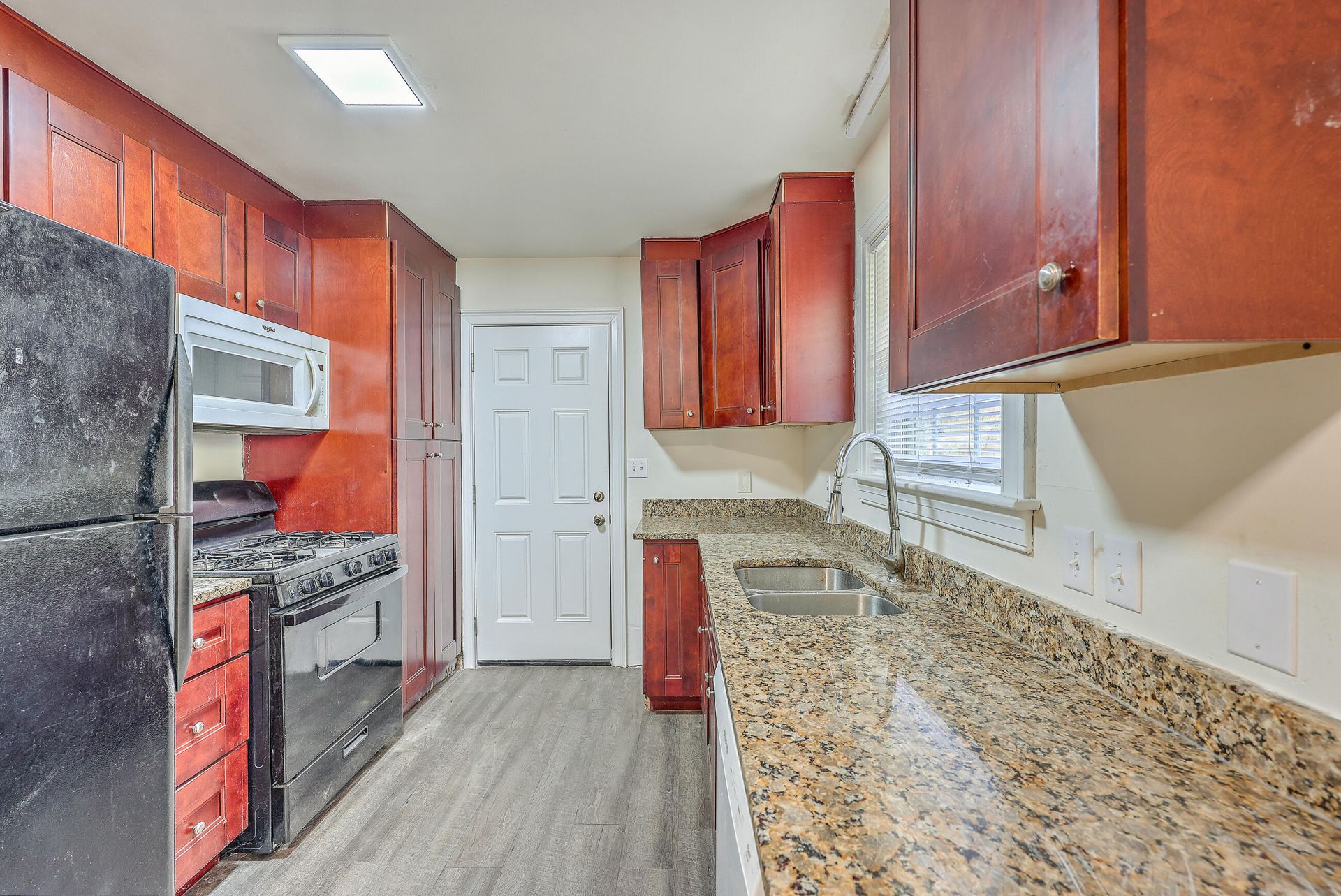 4345 Leslie Street Photo 27