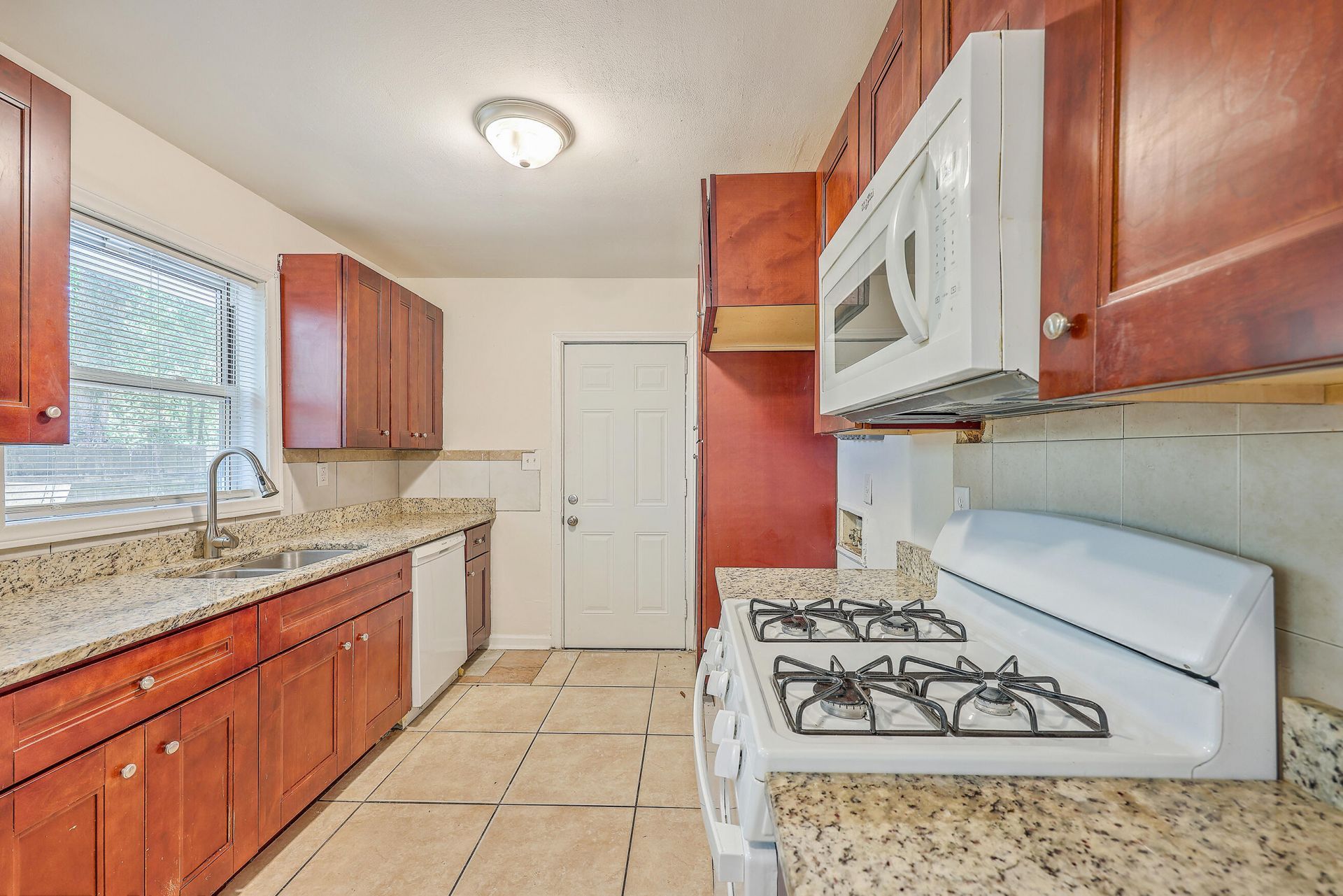 4345 Leslie Street Photo 29