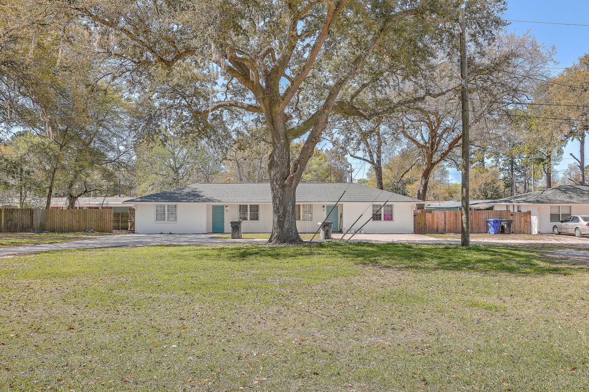 4345 Leslie Street Photo 4