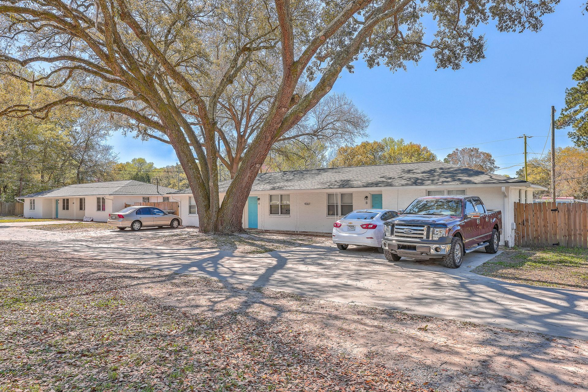 4345 Leslie Street Photo 6